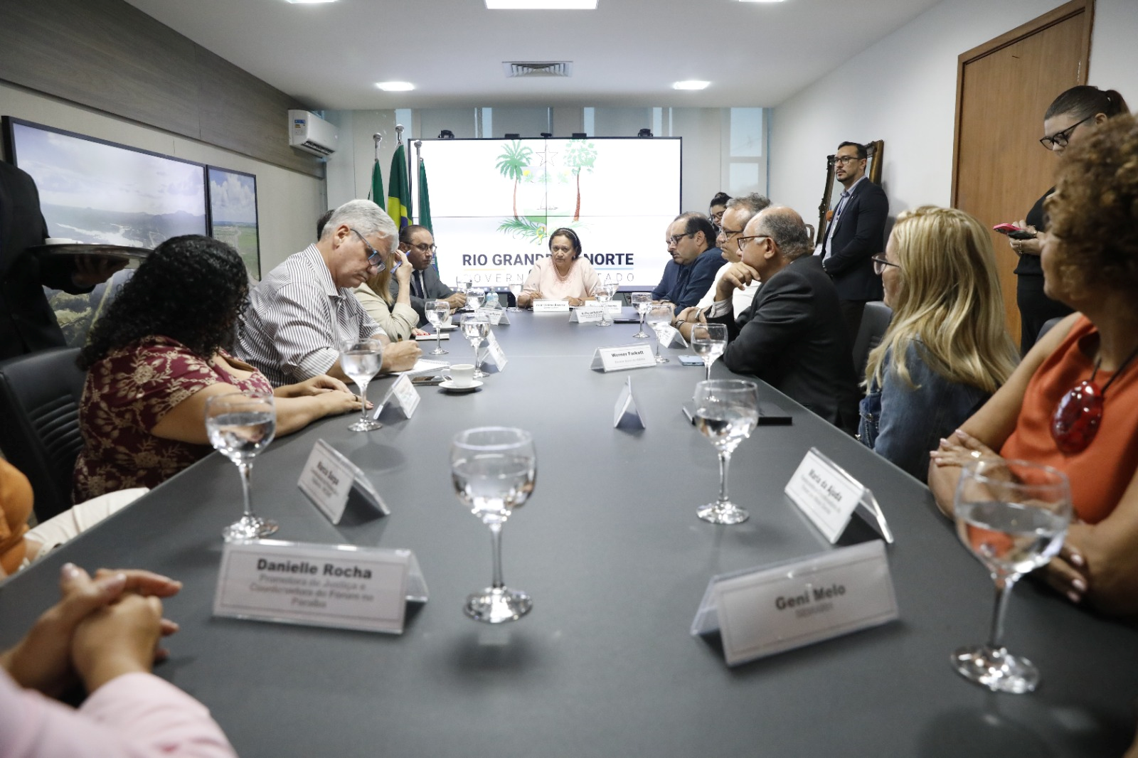 Governadora recebe representantes de fórum nacional sobre impactos dos agrotóxicos e transgênicos