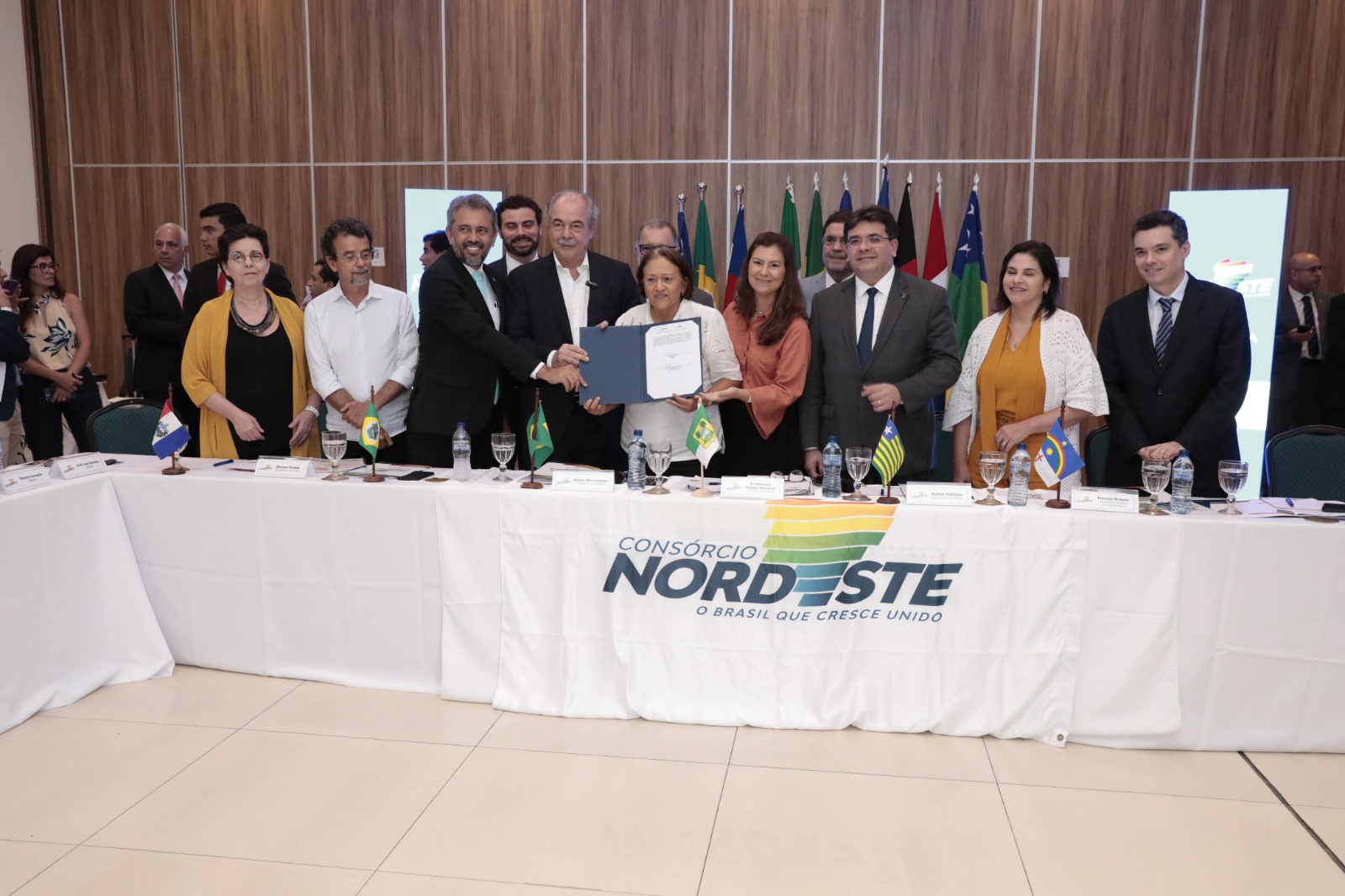 Consórcio Nordeste firma parceria com BNDES e elege novo presidente