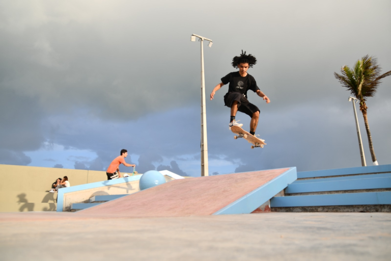 Skate Park na Praia do Meio é entregue após demanda histórica da população